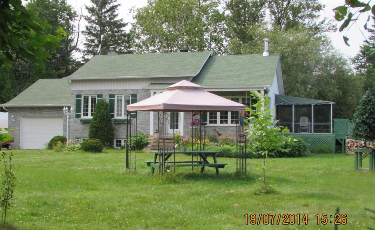 Gîte Parc Mauricie B&B Saint-Mathieu-du-Parc Extérieur photo